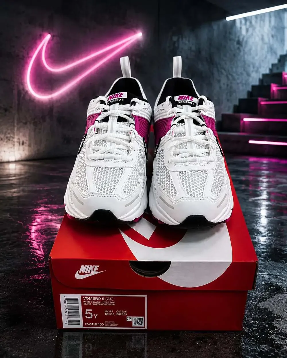 Nike Zoom Vomero 5 (GS) White/Black-Hyper Pink Sneakers Size 5Y/6.5W
